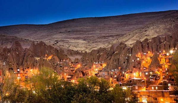 مردم این روستای ایرانی، لای سنگ ها زندگی می نمایند